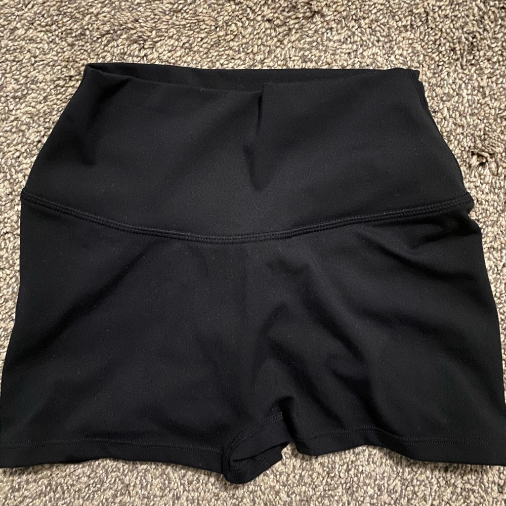 Crop shop boutique 2” booty scrunch shorts